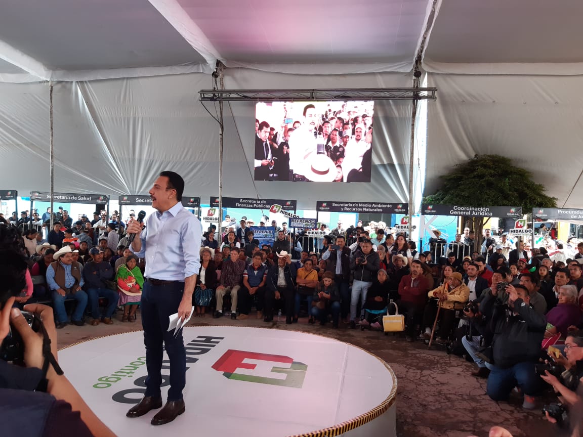 icathi's tweet photo. El Gobernador @omarfayad entregó constancias a los egresados del curso #BandasDeViento impartido por el @icathihuejutla, durante las #AudienciasPúblicas en #SanFelipeOrizatlán https://t.co/MSV2xvikvf