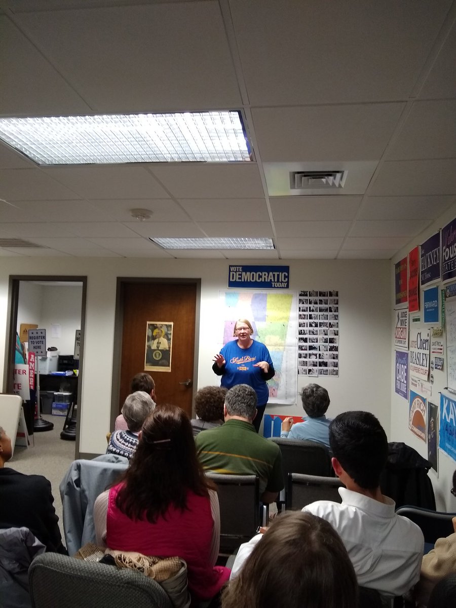 DurhamForPete's tweet image. Amy doing an awesome job repping @PeteButtigieg at the @progdemsOCNC Candidate-palooza. #TeamPete #NCForPete #TurnNCBlue @NCforPete @NCforPeteComms @ChapelPete @rduforpete