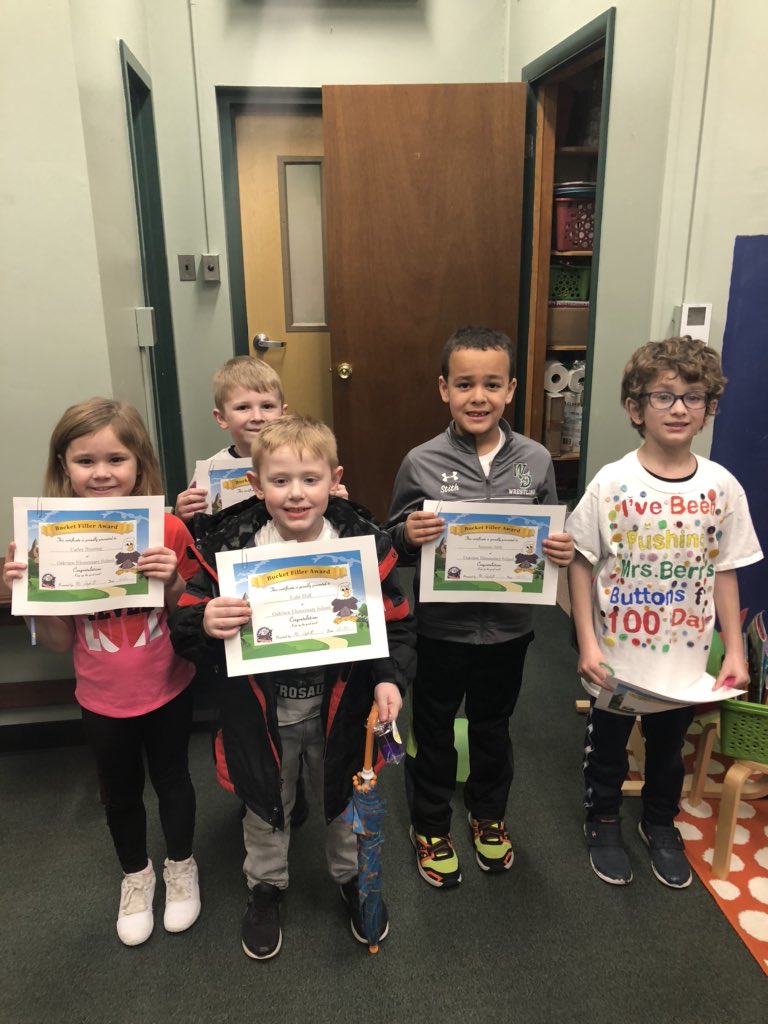OVELEM's tweet photo. Congrats to this week’s bucket fillers! #kindnessmatters #TeamOakview https://t.co/jeXqcVUC4G