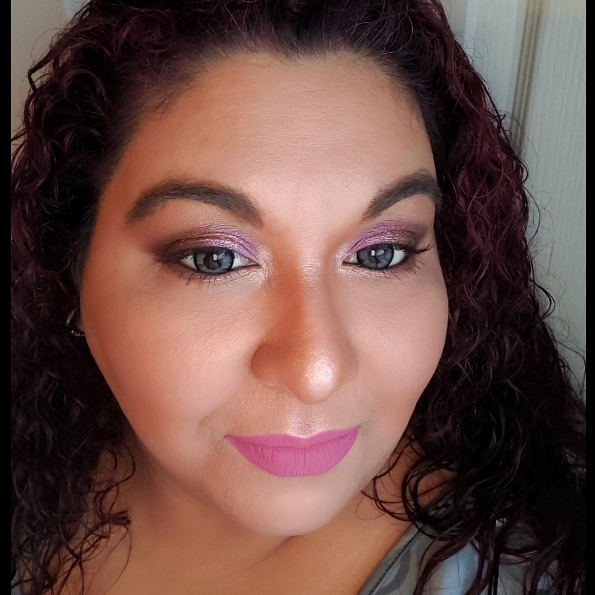 Sirenaazul's tweet photo. @ABHcosmetics Norvina Palette 
Glitter @Tatibeauty Textured Neutrals Palette 
Liner @palladiobeauty Liquid Eyeliner Lavender  
Lips @ABHcosmetics Liquid Lipstick Soft Lilac 
#abhcosmetics #tatibeauty #palladiobeauty #beauty #makeup #mua #makeuplook #datenight #exoticlook https://t.co/gKRxr5KMtQ