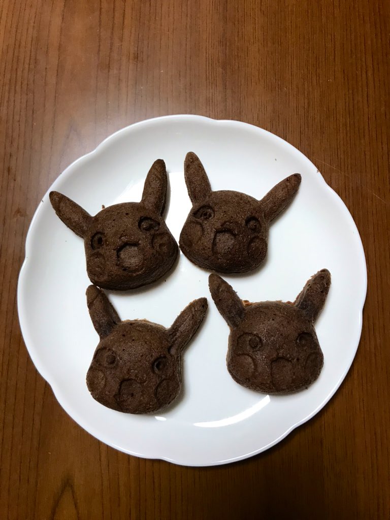 もか Ar Twitter ピカチュウも作ってみた 子供達が小さい頃使った型だけれど このおにぎり型はご飯以外にもいけます 今回 ちょっと大きめクッキーにしたり コロッケを作ってみたり ネコロッケにアレンジもあり 夕飯はハート型のハンバーグを企んでいるので