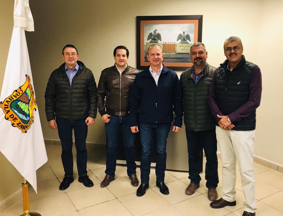 fsaracho10's tweet photo. En #Saltillo recibí a los coordinadores de la #RegiónNorte1 @MarcosVillarrealSuday #RegiónNorte2 @GuillermoRuizGuerra #RegiónManantiales @ChuyPérezTreviño y #RegiónCarbonífera @FernandoMondragón para revisar sus propuestas para los programas de #Inclusión e #InfraestructuraSocial https://t.co/a3bDyg6Hbd