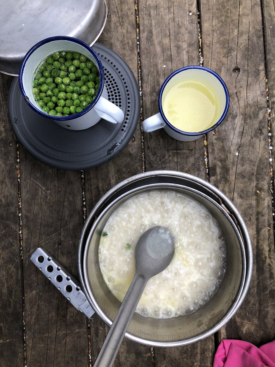 Roberta_Asher's tweet image. #SmartEatingWeek spent hiking in the Tas wilderness. 

Dinner specs: 
1)Tasty 
2)Lightweight 
3)Shelf stable 
4)1 or 2 pot cook in less than 30 mins

Menu: 
Night 1) Pea &amp;amp; mushie risotto 
2) Sun-dried tomato &amp;amp; pea cheesy wholemeal pasta 
3) Red lentil dahl