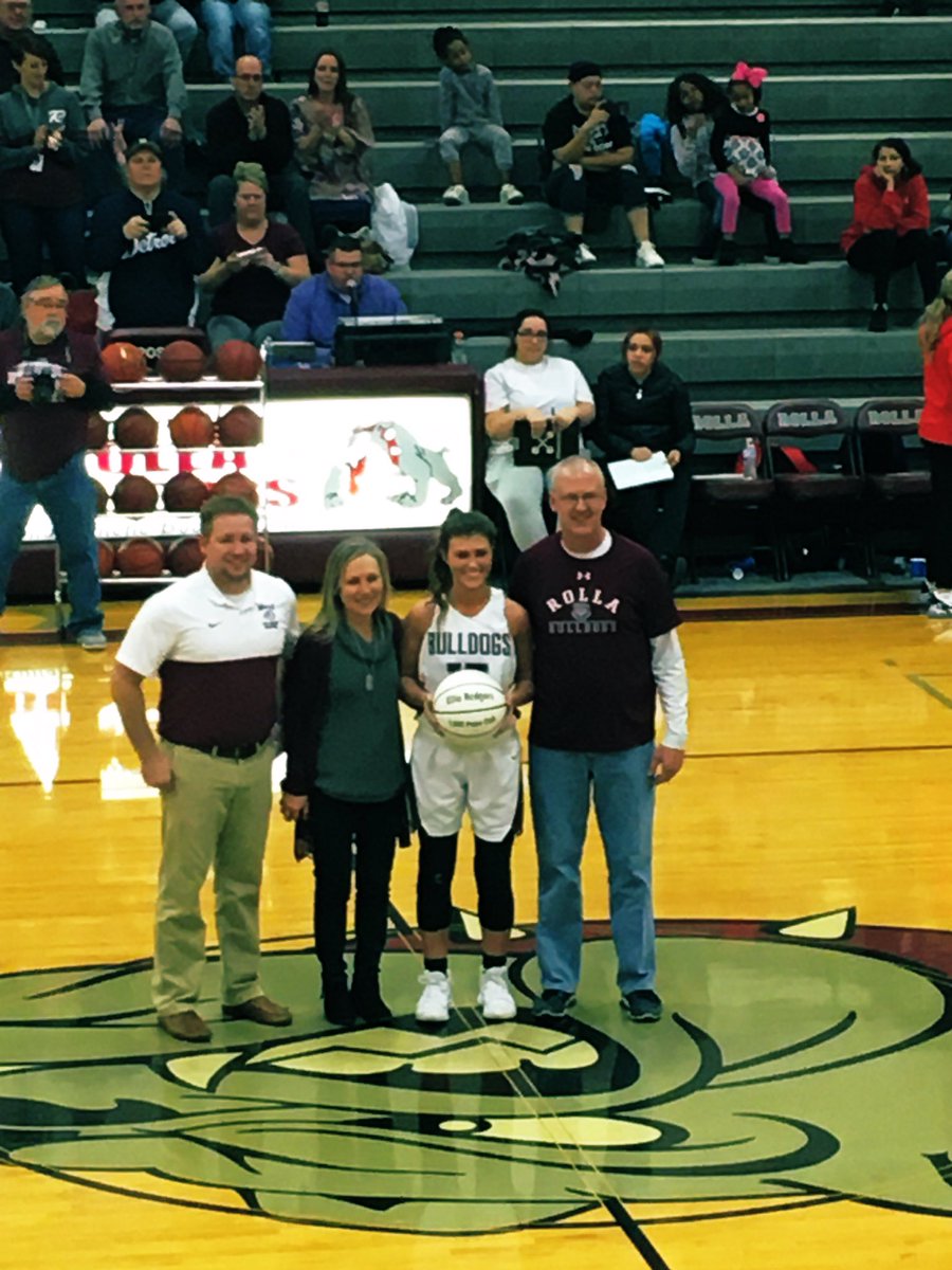 Ellie Rodgers made her 1000th point as a Bulldog!! #RollaBulldogs