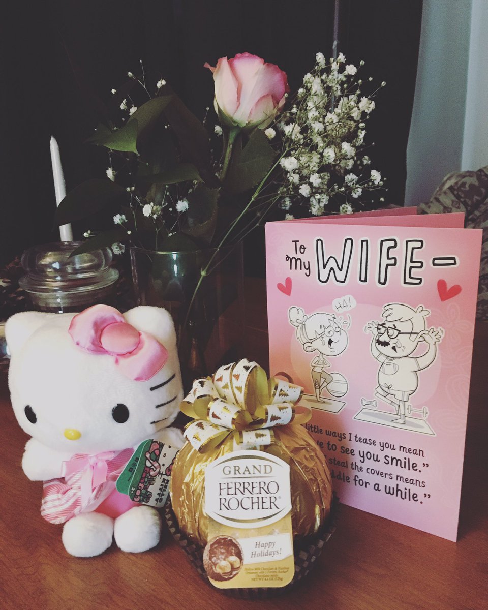 AliceRamirez5's tweet image. #ValentinesDay2020 #mylove #hellokitty #rose #hallmark #ferreroroche #inlove #happyness
