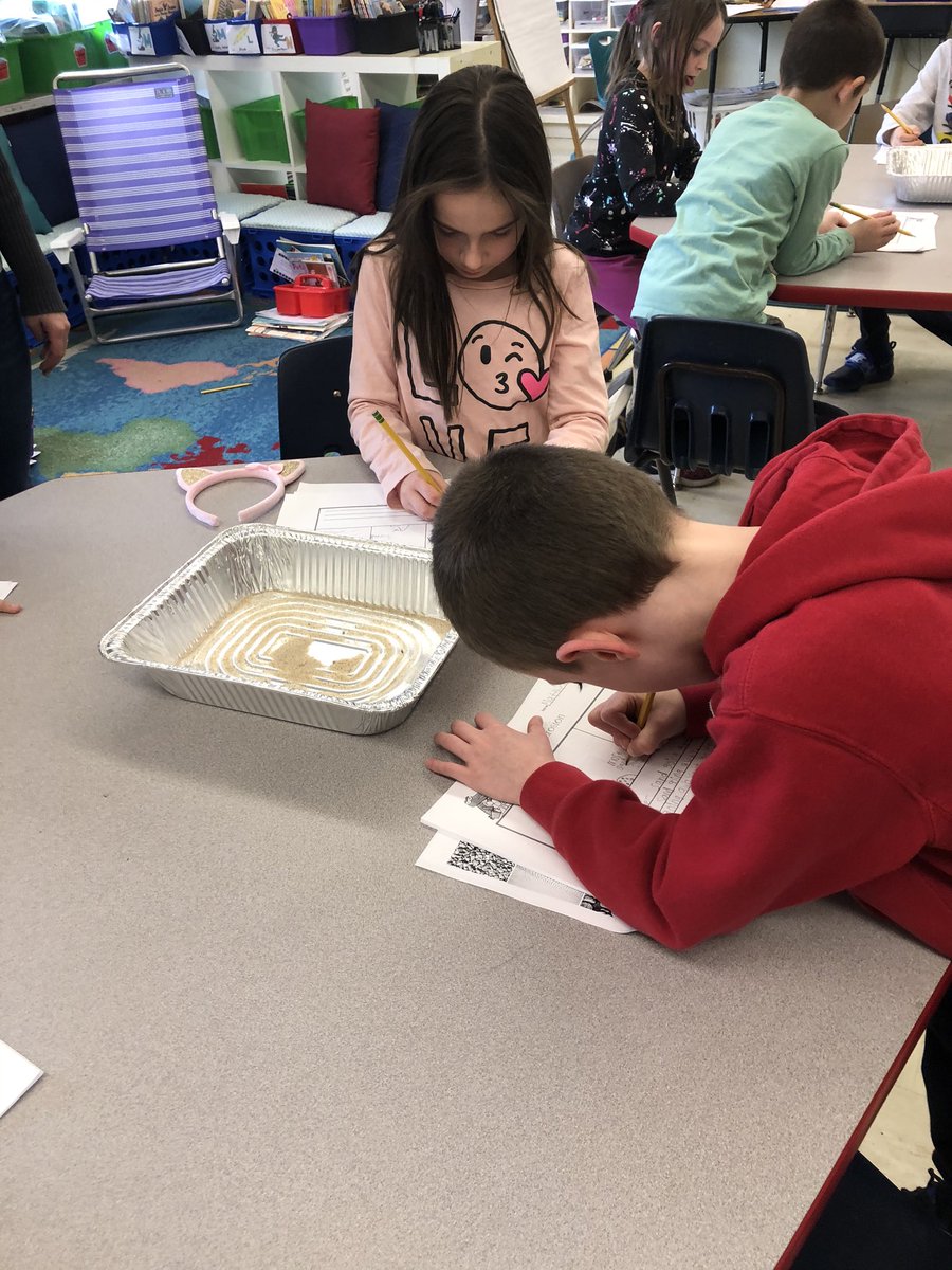 KerryCassetti64's tweet photo. Hands on science with Mrs. Levine! Discovering how erosion and weathering changes our land. https://t.co/ln2WFu8mzD