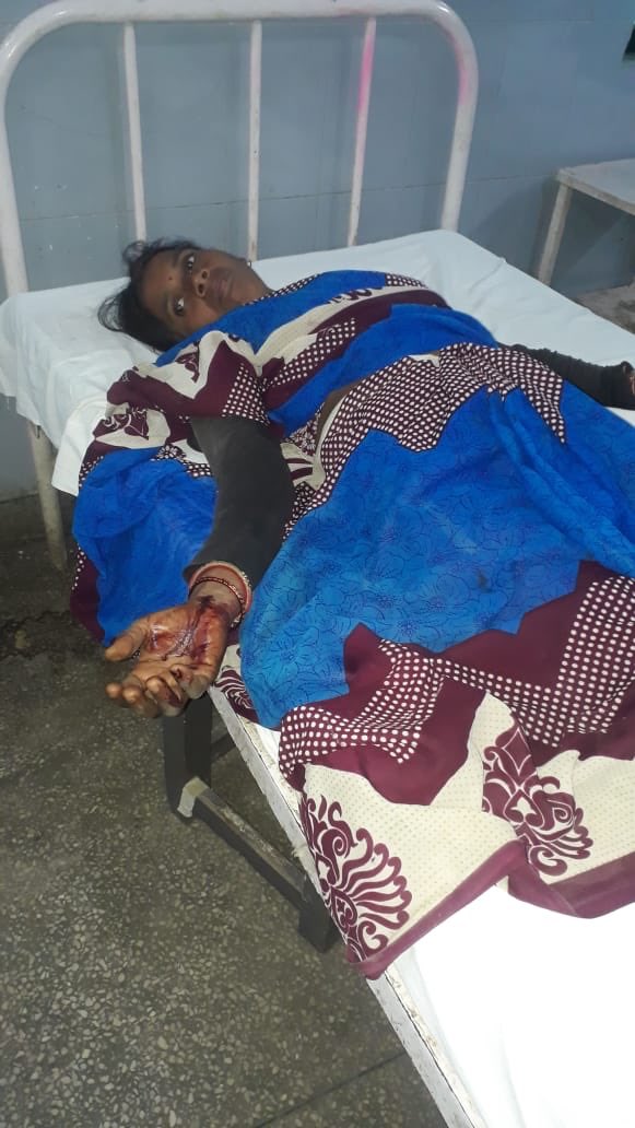 priyankagandhi's tweet image. कानपुर देहात के मंगटा गांव में भीमकथा कर रहे दलितों पर दबंगों ने हमला किया। कई लोग अस्पताल में भर्ती हैं। 

शब्बीरपुर हो, मंगटा की घटना हो भाजपा सरकार ने पीड़ित परिवारों की कोई सुनवाई नहीं की।

भाजपा ने संविधान पर हमला बोला हुआ है और अब बाबासाहेब की कथा करने पर भी हमला हो रहा है।