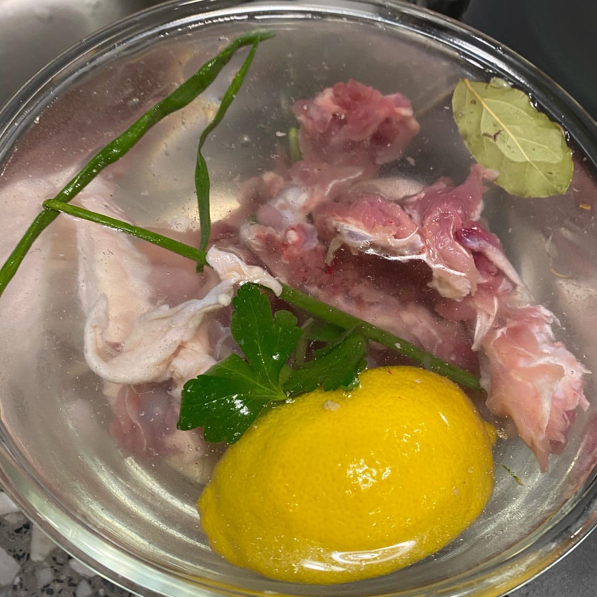 yulstagrm's tweet photo. [INSTAGRAM CAROUSEL] yulyulk: ‘태국식커리’ 🐓난생처음 닭을 직접 손질😲 브라인해서 구운 뒤- 마사만 페이스트 만들어서 - 코코넛밀크 듬뿍 #massamancurry #แกงมัสมั่น #유리한요리… https://t.co/e86ad4LrQk (9P) https://t.co/kh2ysy6sTV