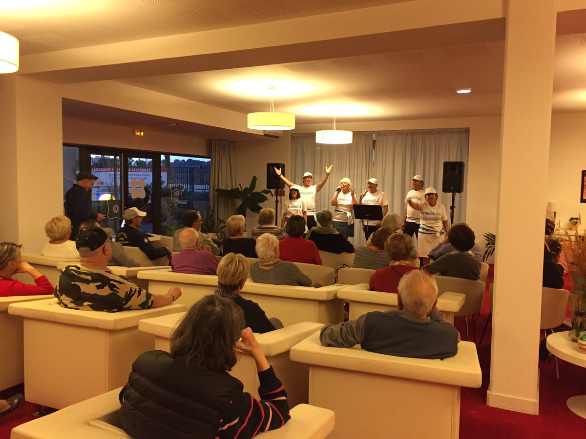 SenMarseille10's tweet photo. Un grand merci à la Troupe Champagne pour leur musique entraînante 🤩🎶 @SenMarseille10 #concert #apero #convivialiteetpartage #convialite #partage #misique https://t.co/DGwoROvaeT