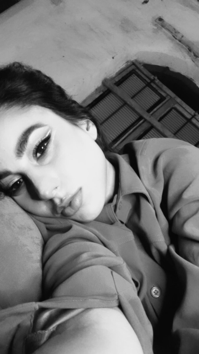 No es tu culpa haber crecido en una sociedad prejuiciosa e ignorante respecto a la salud mental. 
Es tan injusto que nos sintamos así. Y quiero contribuir. Sé que puedo ayudarme-ayudarte-ayudarnos.  (🙏🏼) 
🌙
✨