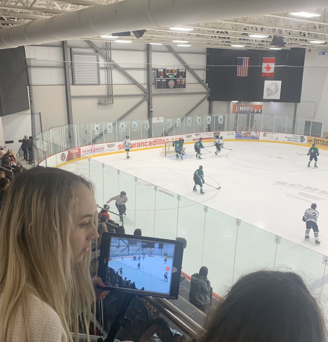mandansports's tweet photo. End of 2. @BravesHKY1 leads 5-1 over Hazen-Beulah. Scoring goals for #OurBraves were #2JoshMoe and #3RyanBlowers  Heading into the 3rd as we #FindAnotherGear.  @MHSRollBraves @WDAsports https://t.co/gTOdBps4h5