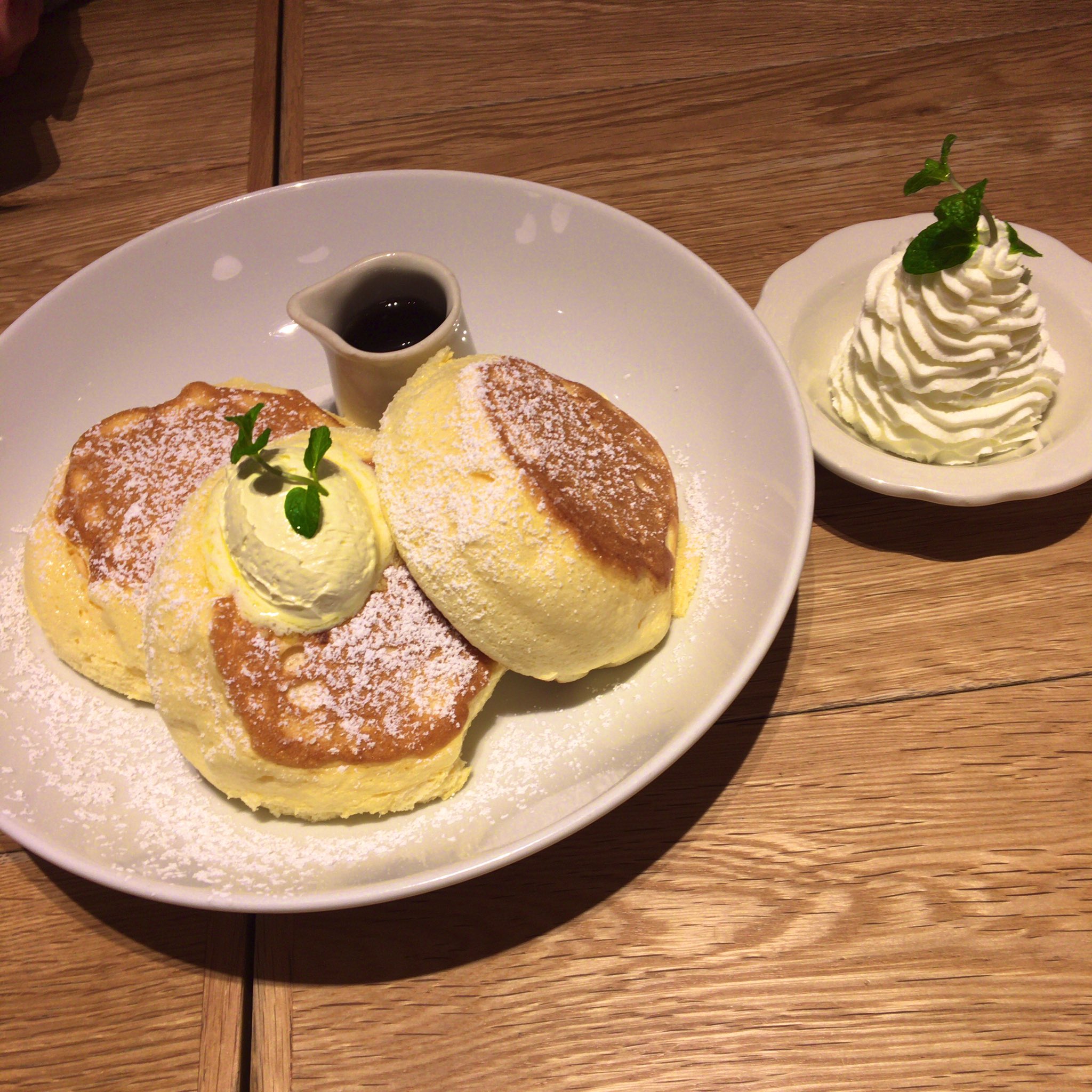 Chee 昨日のおやつ 北千住駅 オリジナルパンケーキハウス ふわっふわの スフレパンケーキ に生クリームトッピング パンケーキ 生クリーム大好き オリジナルパンケーキハウス 050 5594 21 東京都足立区先住旭町42 2 ルミネ北千住8階