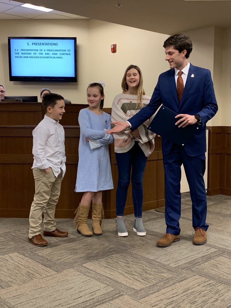 chazmolder's tweet image. My small part of “@ThinkTN Mayors Growing Civic Engagement” has allowed me an opportunity to connect w future leaders who we host as “Mayors of the Day” from time to time at @ColumbiaTNUSA #CityHall. These ”Mayors” had a great time today, but I had the best time!