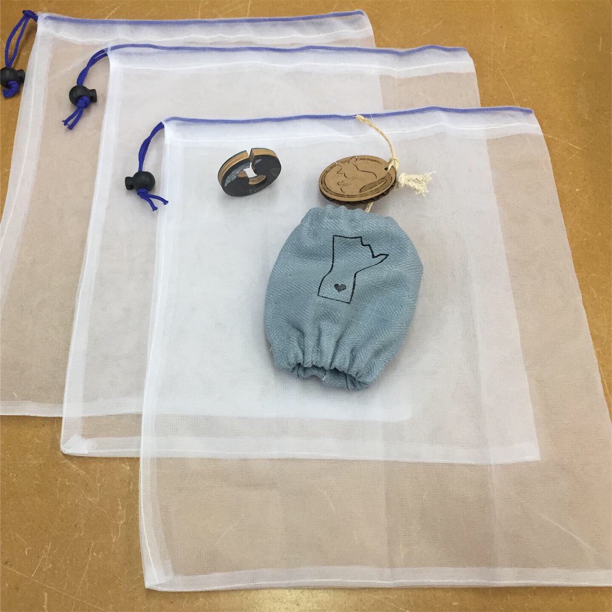 Danelle2's tweet photo. Check out the @joeyja2020! Ditch the plastic bags &amp; get onboard with re-useable bags. The ‘Joey’ comes complete with 3 reuseable mesh bags, a holding pouch and an up-cycled clip (made of skateboards) to secure the pouch to your cart!
Visit https://t.co/IwkuamRk6l for more info 🦘 https://t.co/Kj7XWAIpj6