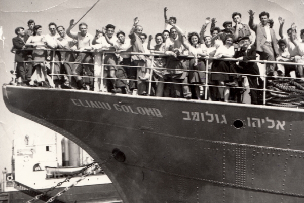 #OtD 14 Feb 1947 the British govt launched Operation Embarrass: a campaign to bomb and sabotage ships carrying Jewish Holocaust refugees to Palestine, and blame them on a fictional Arab militant group. They attacked 5 ships, destroying one