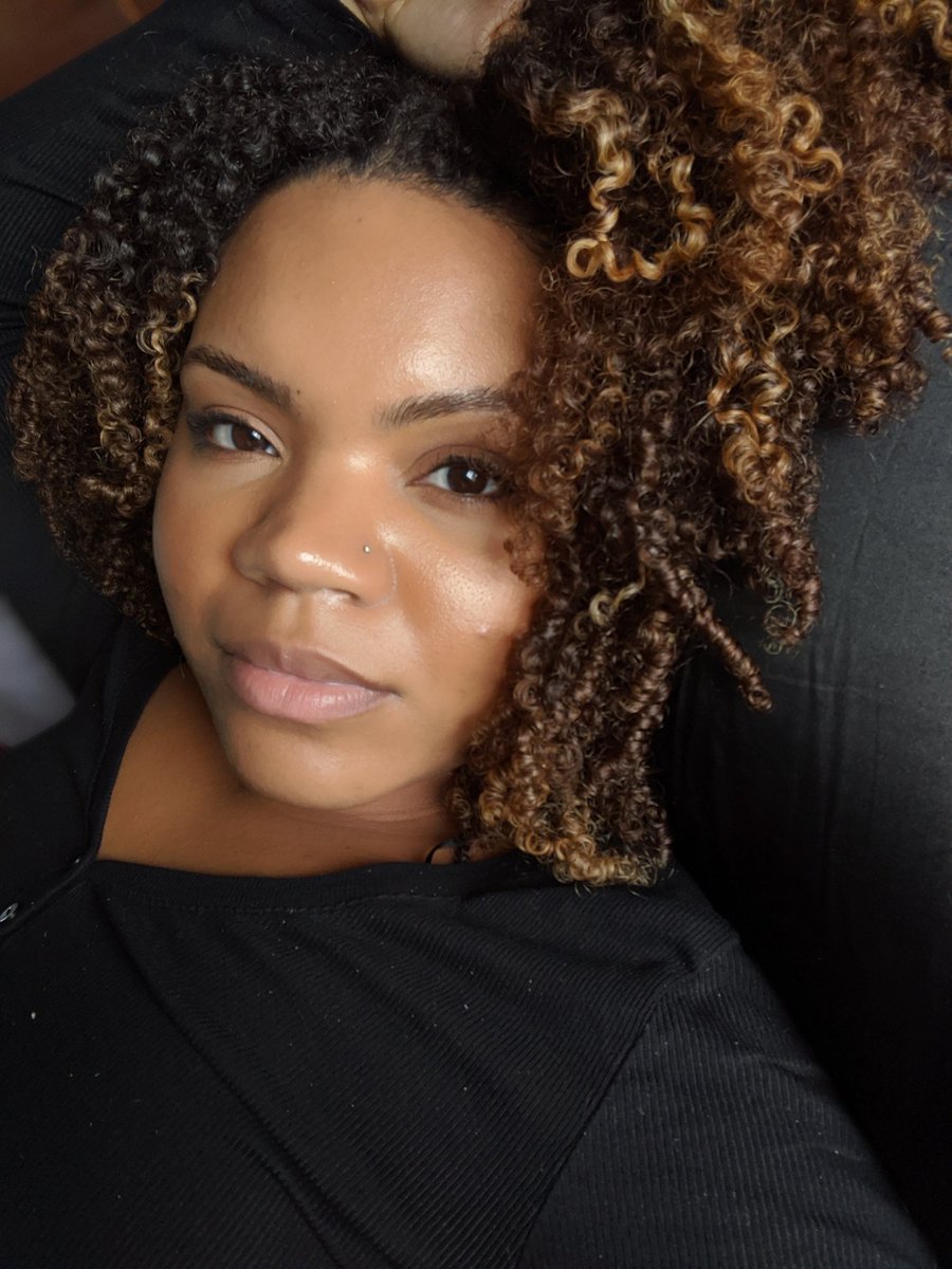 KeyanahNurse's tweet photo. For anyone going through it with this #devacurlscandal, I've been using a mix of products from @SheaMoisture, @garnierUSA, and @beautyandplanet
I only used the decadence no-poo, but no damage that I can detect.
The curls are doing alright. https://t.co/3hYtSBinXD