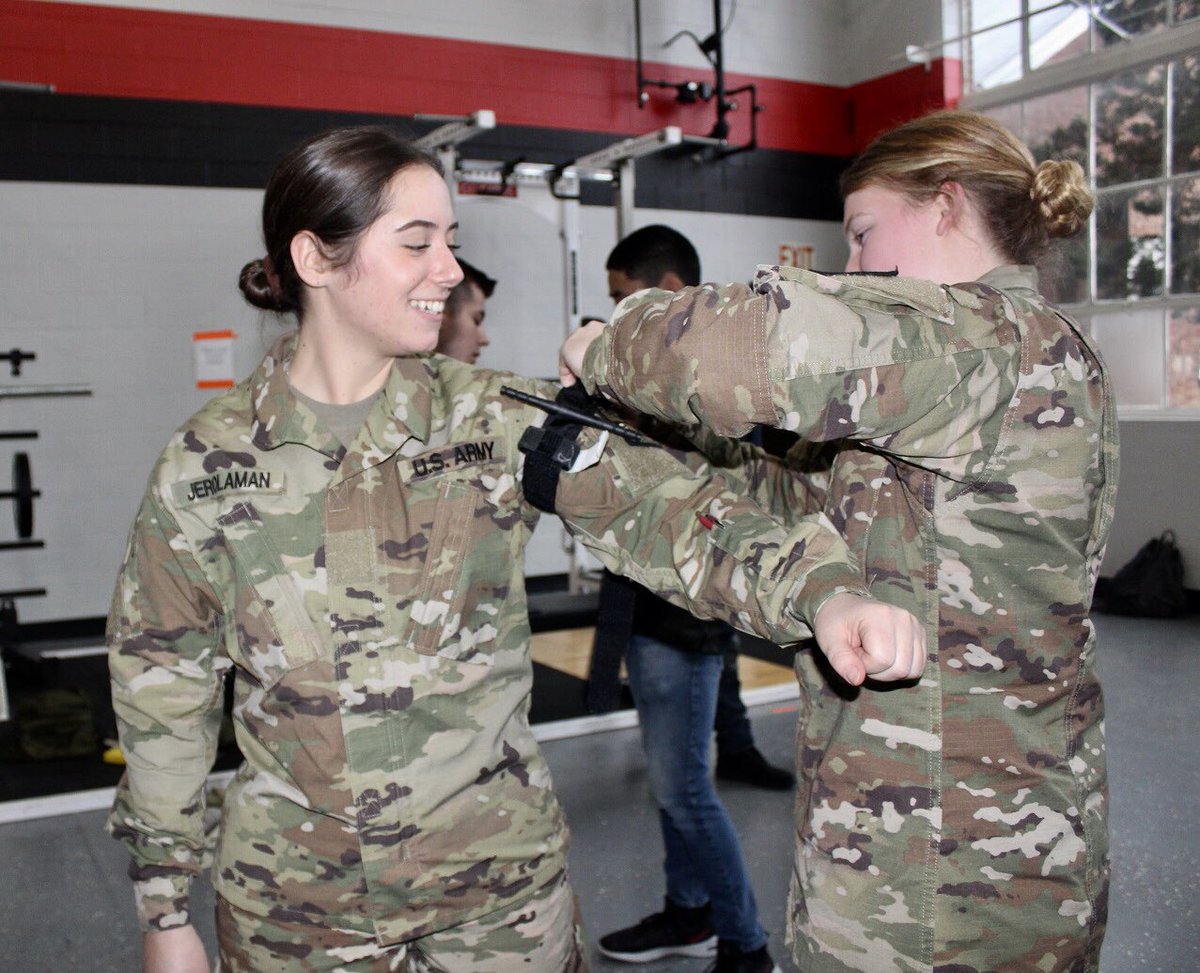 UofLarmyrotc's tweet image. ⭐️ CADET SPOTLIGHT ⭐️ This week we want to highlight Cadet Jerolaman‼️She’s an MSII, majoring in Criminal Justice with a minor in Middle Eastern and Islamic Studies. She was recently selected to participate in #ProjectGO this summer! #WeAreUofL #ArmyROTC  #CadetHighlight