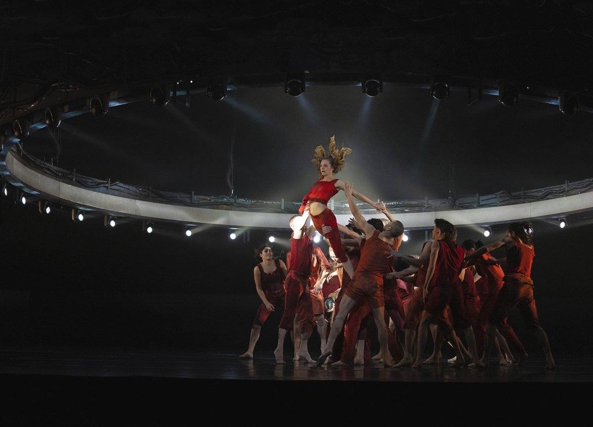 RjIndustry's tweet photo. ニュルンベルク州立劇場、Robert JuliatのSpotMeを導入！芸術監督ゴヨ・モンテロ演出「春の祭典」において、RJのピンスポットVictorと3DトラッキングシステムSpotMeがダンサーと夢の共演を果たしました。
https://t.co/o5TQOpmcIs
#RobertJuliat #舞台 #バレエ #劇場 #SpotMe #ピンスポット https://t.co/iu84kOrHnx