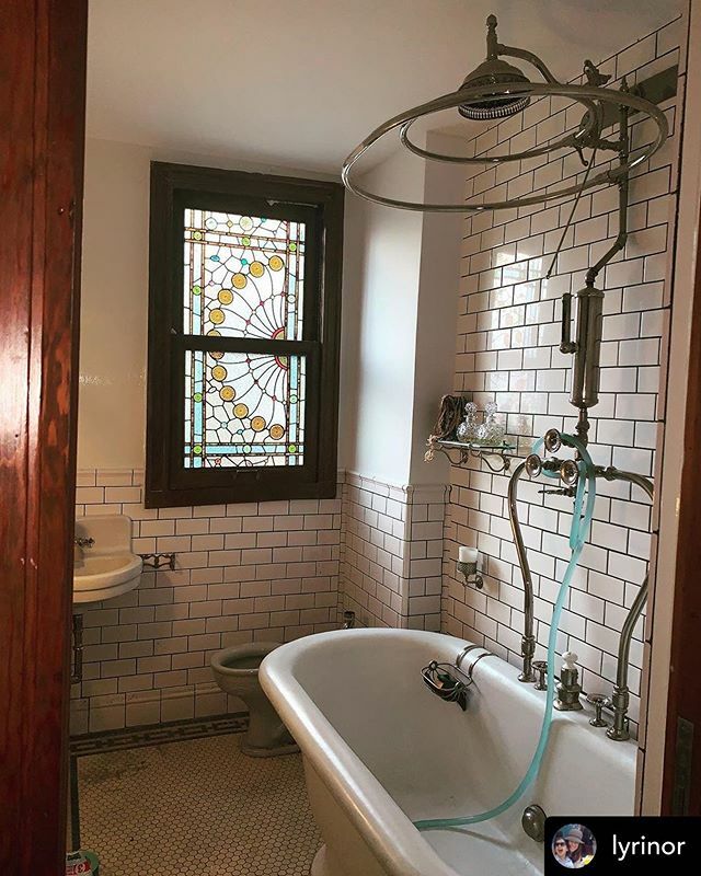 Oldhouselove_'s tweet photo. ⭐️⭐️ #INTERIORTHURSDAYS ⭐️⭐️ WOWZA!!! The tile, the tub, the sink, oh my!!! 😍 Thanks to @lyrinor for tagging! •••••• Sometimes you get lucky enough to have those incredible life experiences. For me it’s seeing something so remarkably well done.… https://t.co/BVQlsjUKZX https://t.co/2pvz5zcgXu