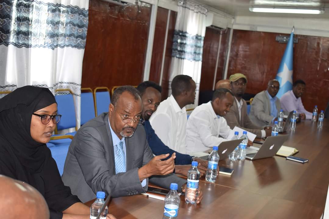 MinistryofPubl2's tweet photo. The Director General representing the  Ministry of Public Works has signed Road Infrastructure Program with African Development Bank during a meeting in Mogadishu.

This partnership is aimed to fast track regional connection under the Road Infrastructure Program. https://t.co/frWT4wPkA3