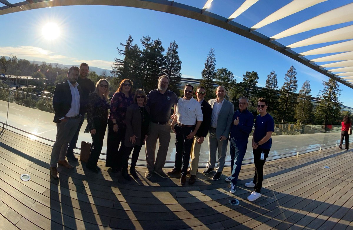 kettidavis's tweet image. What an opportunity! Spent a day with Central leaders- location was pretty amazing thanks to a Steve Jobs creativity #Applepark #centralusd #letsgetcoding @jhors1 @zenitraMsirhC @godfirnon @chara2u