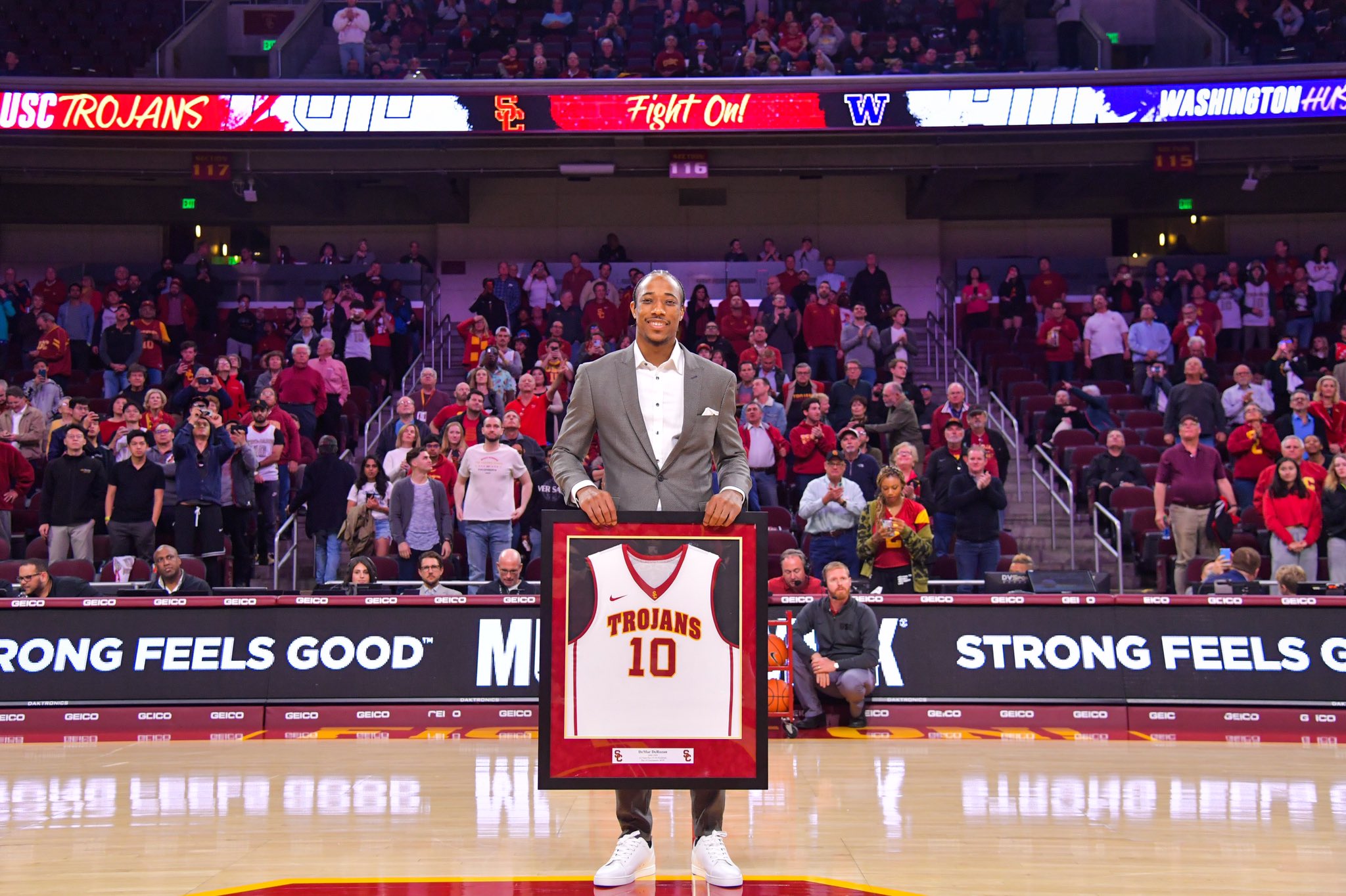 USC Men's Basketball on Twitter "️⃣🔟 DeMar_DeRozan ️💛 https//t.co