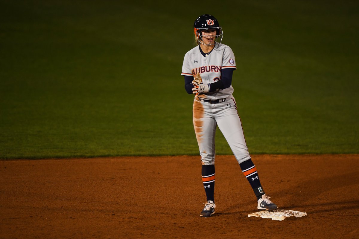 AuburnSoftball's tweet photo. 📸 | New chapter begins tomorrow, keep battling 😤 

#WarEagle https://t.co/B8mwRVRBMt