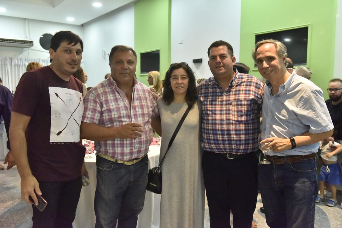 Andrearf21's tweet photo. Un año más compartiendo y acompañando a las instituciones y vecinos de #LosHornos en su 137 aniversario en #Aclho junto a @joserarteaga @RecavarrenO @rlafrazia @arceuriel https://t.co/hakYdMrBlf