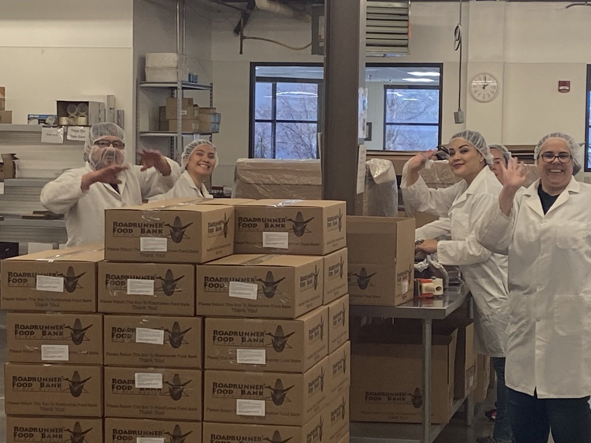 Today <a href="/TMobileHelp/">T-Mobile Help</a> Jefferson partnered with <a href="/RoadrunnerFdBnk/">Roadrunner Food Bank</a> and we helped prepare 8450 meals of food for our neighbors in need. The community event was a great way of giving back and we had a blast participating in all the fun! <a href="/a_lo_77/">Aggie Lopez</a> @MM_Mattson Can’t wait till the next event