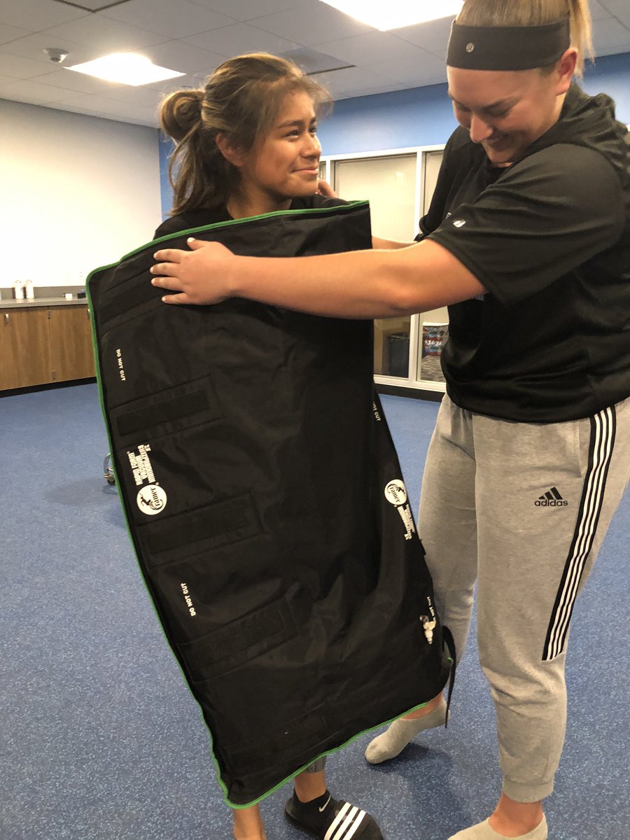 MC_sportsmed's tweet image. When your patient is the same size as the leg splint 😳 #labclass