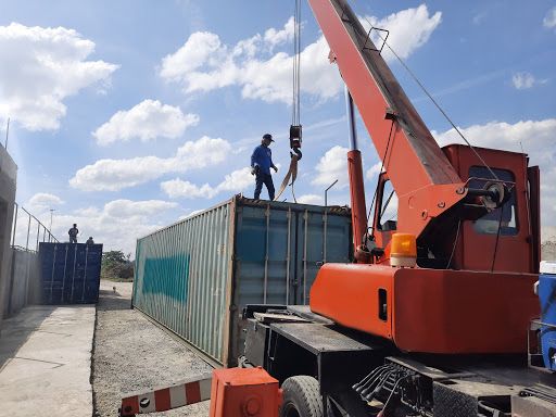 TopUniverseInc's tweet image. Here, we have shown how we have effortlessly unloaded a humongous 40ft in Bacao II, Gen Trias, Cavite, #Philippines ; thanks to our best quality equipment, which undergoes regular safety checks, and fully trained and certified staff.

#ShippingContainer #40ftContainer #Cavite
