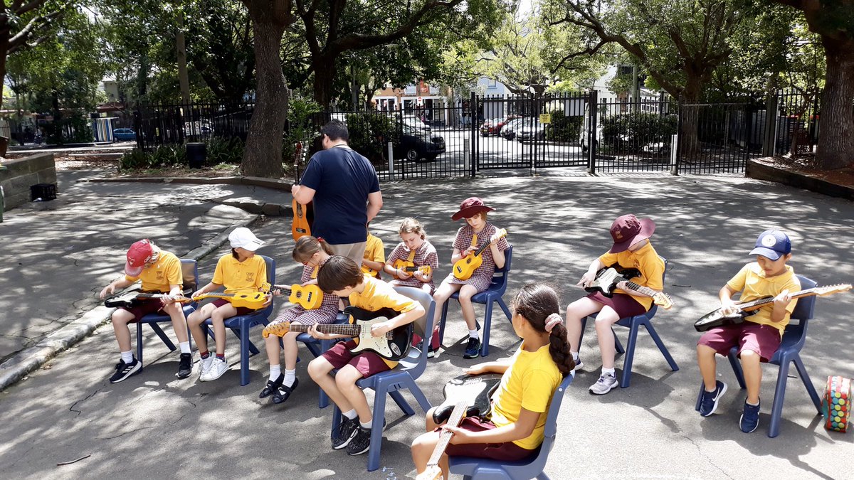 GlebePublic's tweet photo. β
Week 3 done! #GlebePS students were treated to a visit and lessons from The Music Bus today π π΅ @NSWEducation @rskinner21 https://t.co/pKc5pKJF61