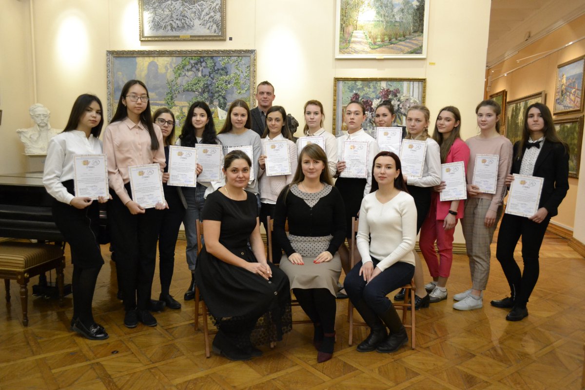 В Астраханской картинной галерее имени П.М. Догадина школьники соревновались в умении рассказать о картине на английском vk.cc/amrREz  
#английский #догадинка #астрахань #dogadinka #astrakhan #полиглот