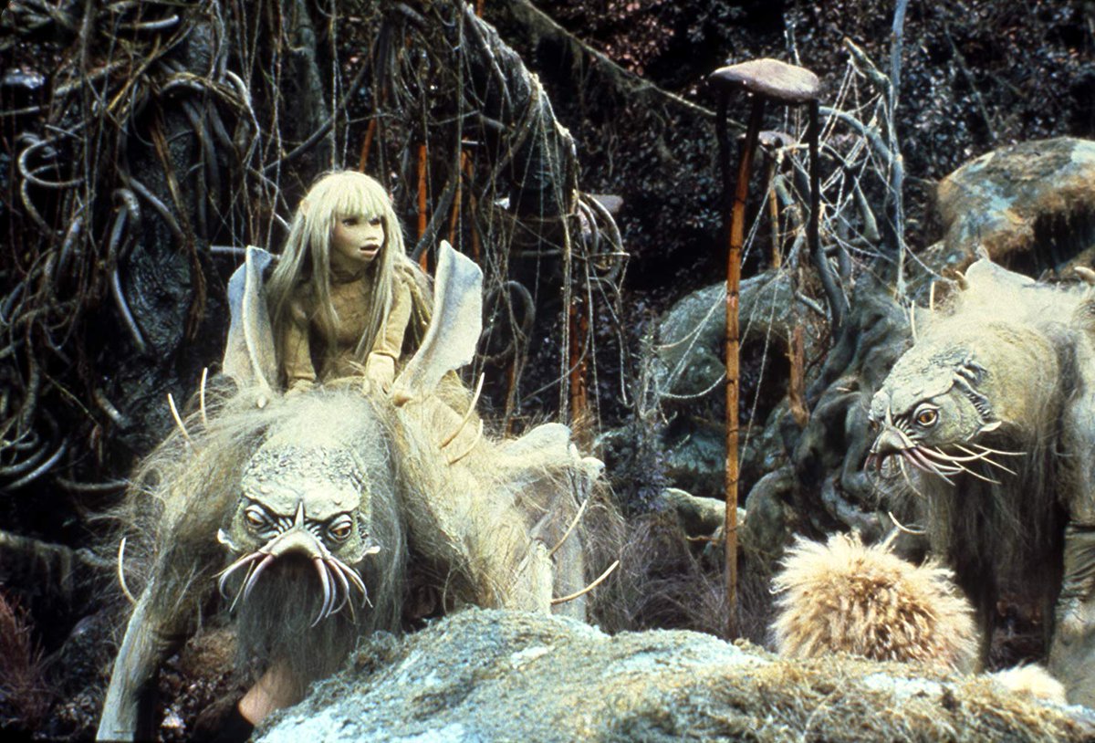  #TheDarkCrystal (1982) i grew up with this movie and i love it so much, i love the story and the puppets and the visuals are stunning with gorgeous locations, some parts don't work but still it's a very dark and entertaining and enjoyable movie and the Skeksis are creepy af.