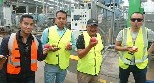 ICE_WaRM_'s tweet photo. Tasting Class 1 Pink Lady apples at Lenswood Cold Stores Cooperative. Just one of the many supply chain steps to consider when establishing an agribusiness. Read the full story. "Unlocking clean green economic development in Nepal" https://t.co/FCzyL2BWNL #Nepal https://t.co/T5y6FSzshr