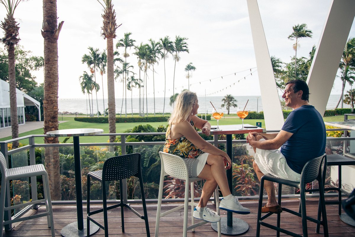 #HappyValentinesDay Lovers!❤️
If you're looking for last minute dinner plans, limited tables are still available in Dragon Court &amp; The Vue from 8pm or treat your loved one to a romantic sunset cocktails+platter with live music in Sandbar! Book now 📞 8943 8940 
📸IG: @ gtelci