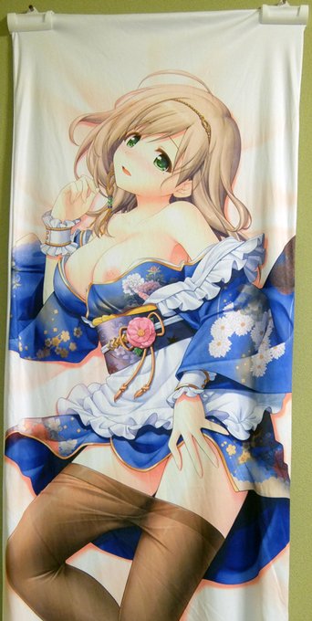 DMM.make 3Dで作った抱き枕ハンガー届いたので、睦美さん抱き枕カバーを壁に飾ってみた。
#DMMmake 