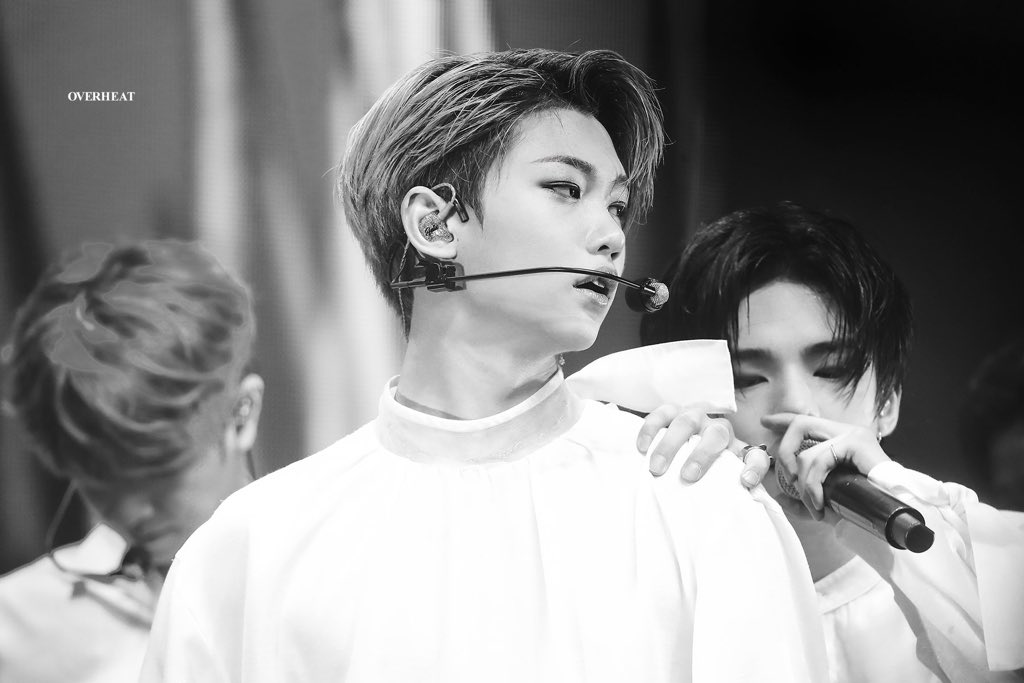 AHCKYH99's tweet photo. Good evening. Ang gwapo ko. https://t.co/fVCdlIorod