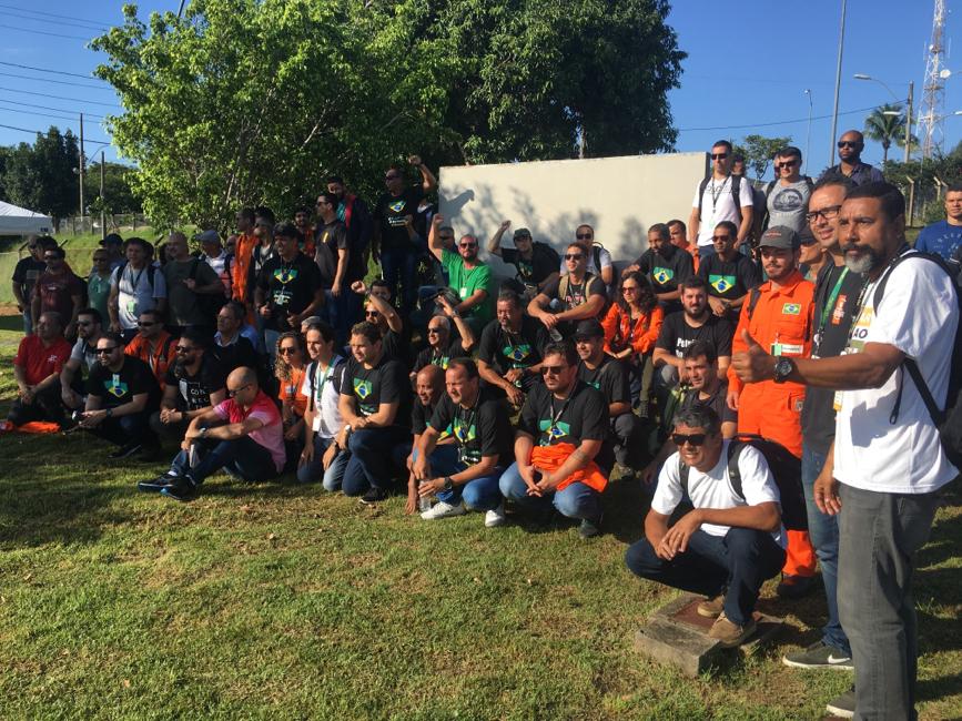 m_choraoo's tweet image. A mídia não mostra, mas a gente mostra !
Petroleiros em greve!!!
Defender a Petrobras é defender o Brasil!!
#somostodospetroleiros 
#defenderapetrobrasedefenderoBrasil