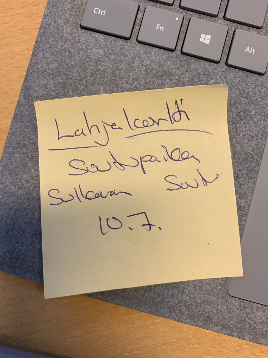 JenniStrengell's tweet photo. Tällasia #ystävänpäivä lahjoja meillä töissä @st1suomi 😂 @KataMiettii nyt on ilmoittautuminen hoidettu, joten treenejä odotellessa...! #sulkava, here we come! 🛶🛶 https://t.co/bxIsOgvf9r