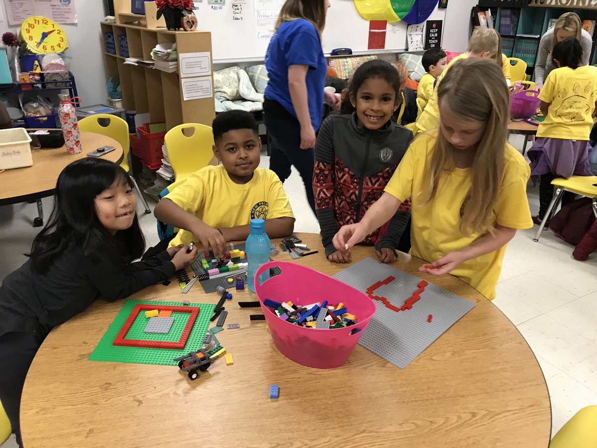 laura_lamaster's tweet photo. Learning about symmetry with Legos https://t.co/RLKUHNN5NV