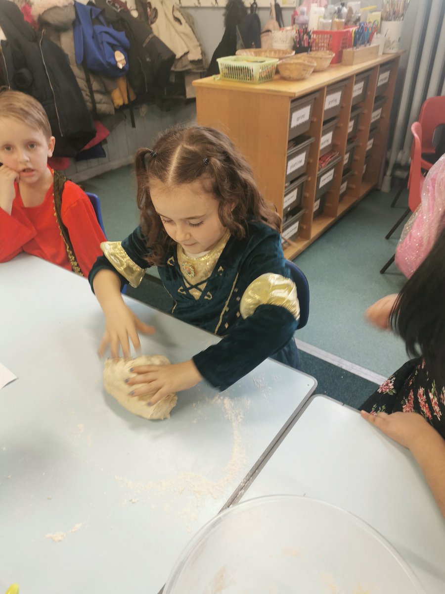 LPalios_LPS's tweet photo. Kneading bread ready for our medieval banquet this afternoon 🍞 @LansdownePS https://t.co/nVAR5JOuFC