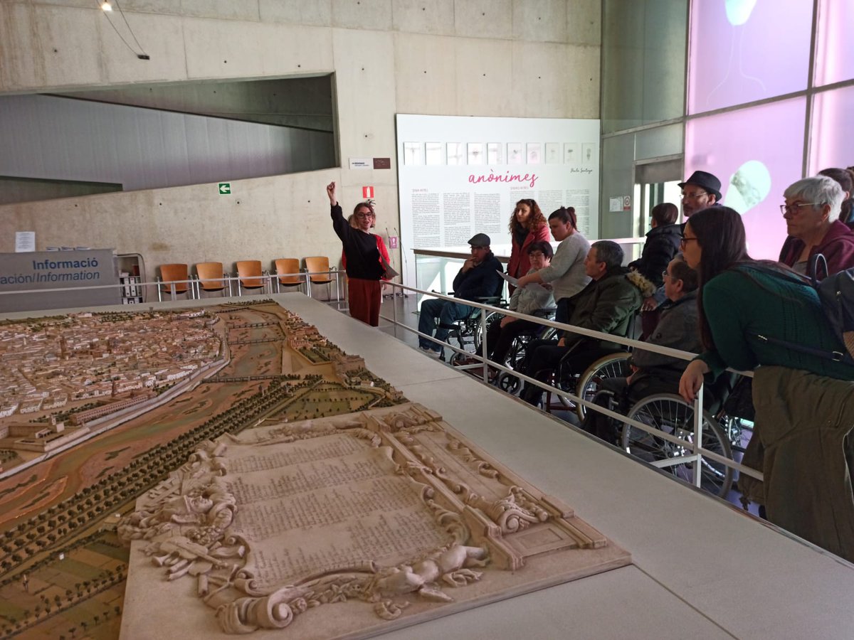 MuVIM's tweet photo. Hui en el #MuVIM hem rebut a l'associació @NuevaOpcionDCA de dany cerebral adquirit amb una visita guiada a la maqueta de #València.
Esperem que us haja resultat molt interessant 😊
#FriendlyMuseums #MuseusInclusius https://t.co/RWtrAuN0uM