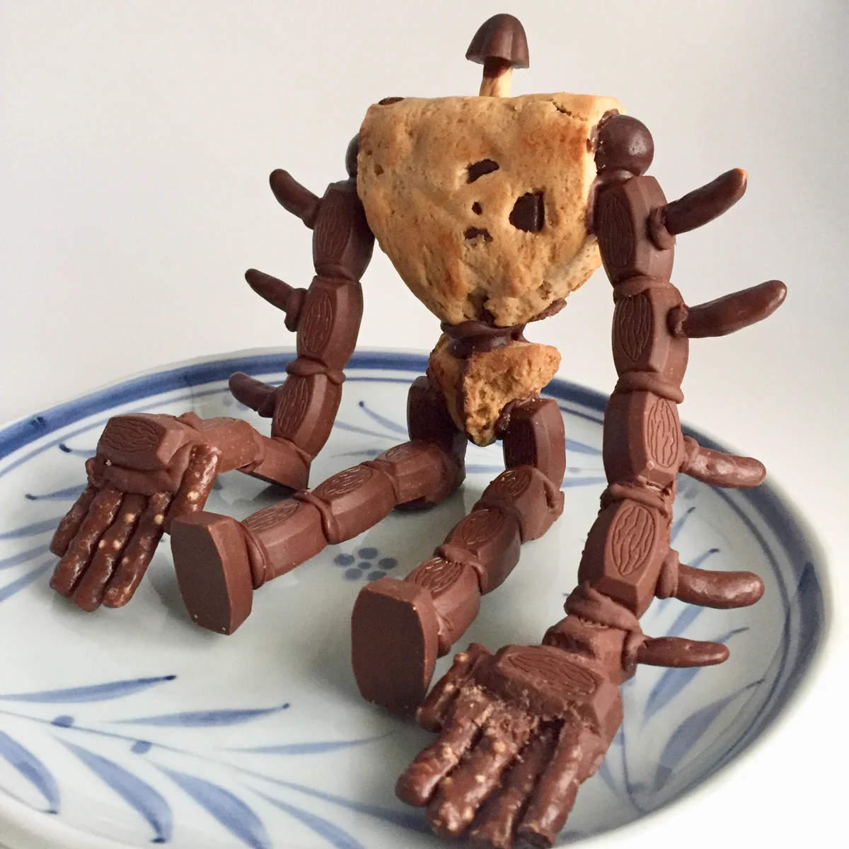 お菓子でできたラピュタのロボット兵がすごい！身近なお菓子で作ってしまうセンスが素晴らしい。