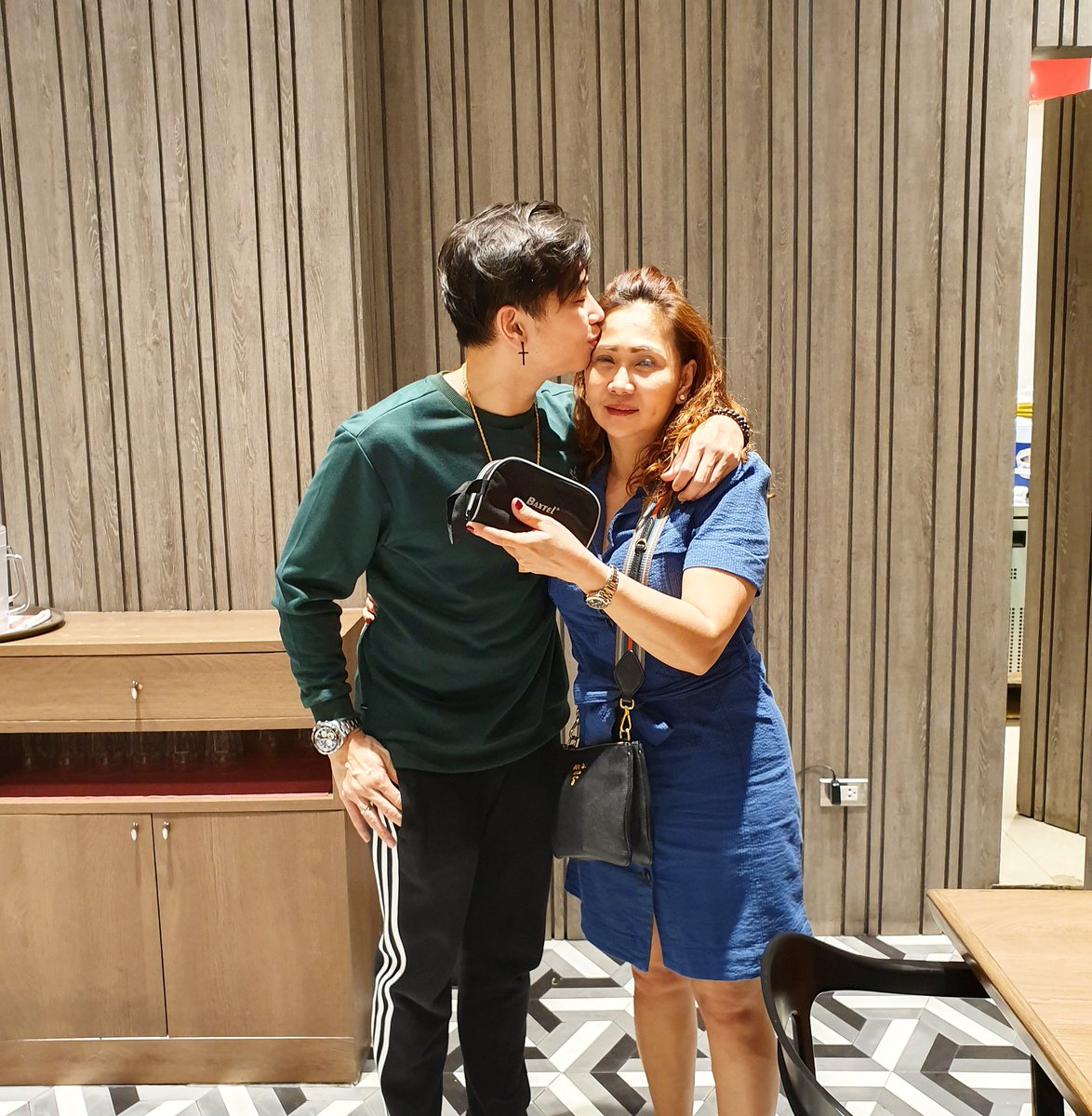 AgassiChing's tweet photo. Maraming salamat, Mom sa lahat. Valentines special vlog 💔
https://t.co/pAj11dS3w3 https://t.co/eBFIoITYHA