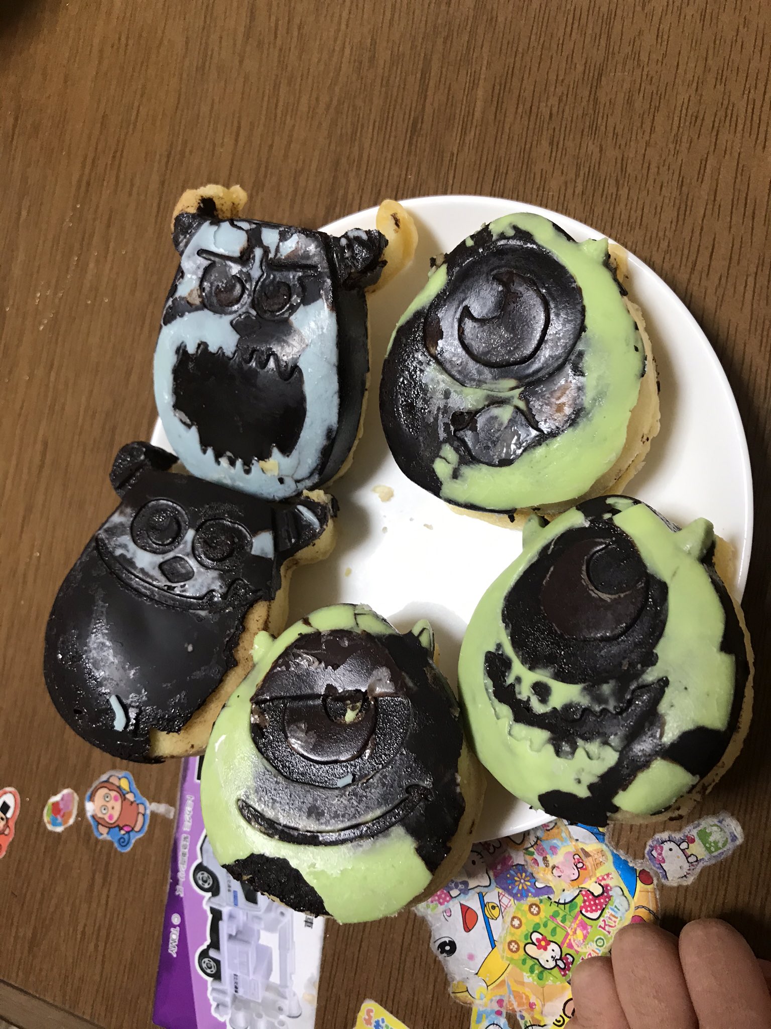 るり 子の為に作ったモンスターズインク チョコペンの量が足りなかったからなのかカラーチョコが生地に付かなかったから やけになってビターチョコを型に流した ある意味モンスター ダイソー シリコン モンスターズインク T Co るり 子の為に作ったモンスターズインク チョコペンの量が足りなかったからなのかカラーチョコが生地に付かなかったから やけになってビターチョコを型に流した ある意味モンスター ダイソー シリコン モンスターズインク T Co