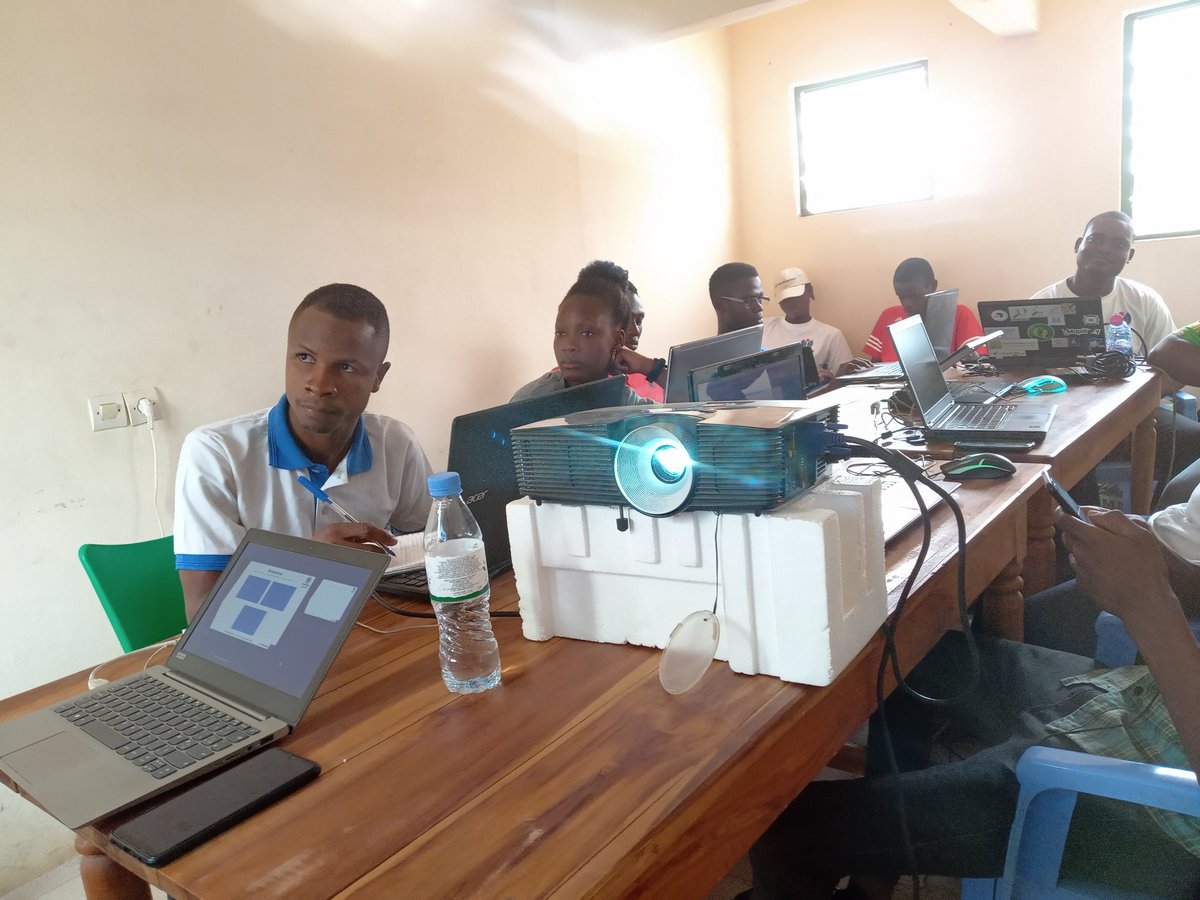 hermannkass's tweet photo. Suite de la formation sur #wikipedia à #lome. @Wikimedia_Fr @Wikimedia_CIV @Wikimedia @OSMTogo https://t.co/ksymW7Iuvf