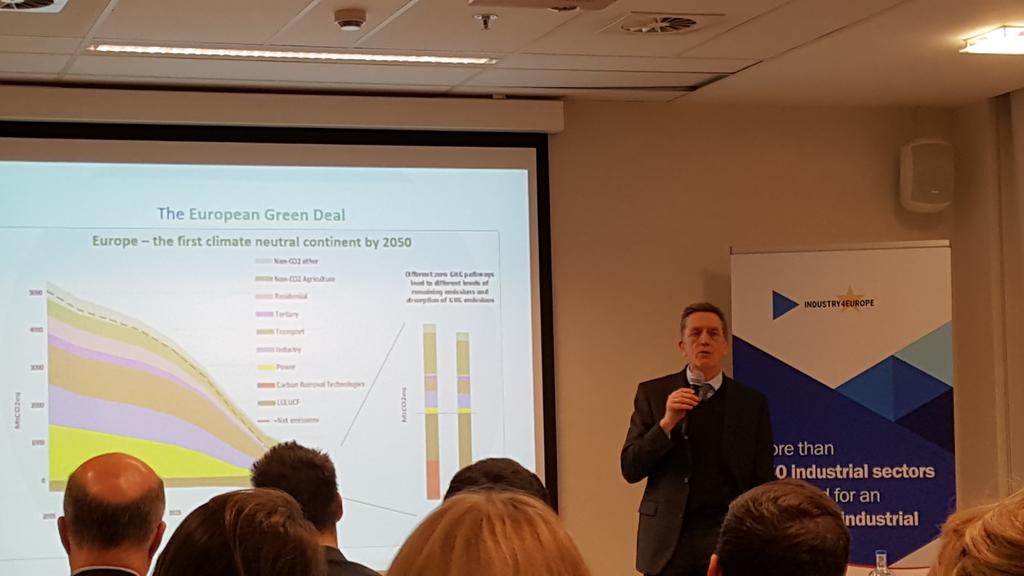 EUGINE_EU's tweet image. &quot;The #hydrogen economy has to come to the front. We will also work on synthetic fuels. Both will be part of the strategy for #SmartSectorIntegration&quot; says Artur Runge-Metzger, director climate strategy @EUClimateAction at #Industry4Europe event.
