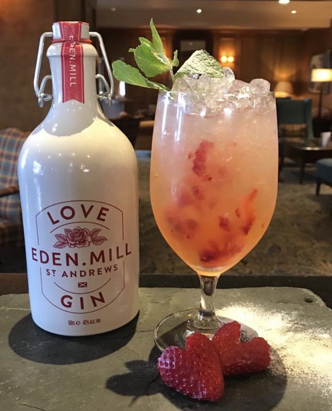 We have a special Valentine's weekend treat for you all in our Cocktail Bar - our 'Love Potion' cocktail. A sweet mix of Eden Mill Love gin, elderflower cordial, raspberries and Prosecco.
.
.
.
#dalmahoy #valentinescocktail #lovepotion