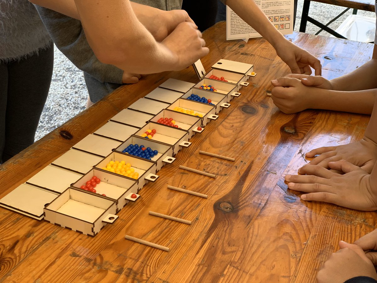 marcmonticelli's tweet photo. Petit kit cadeau 🎁 « des boites et des billes qui apprennent à jouer » pour les enseignants du secondaire qui participeront fin mars à la journée de formation au #LJAD et à l’atelier sur le #machinelearning que nous avions déjà monté pour la #fds2019 https://t.co/E6jMc9pzoG